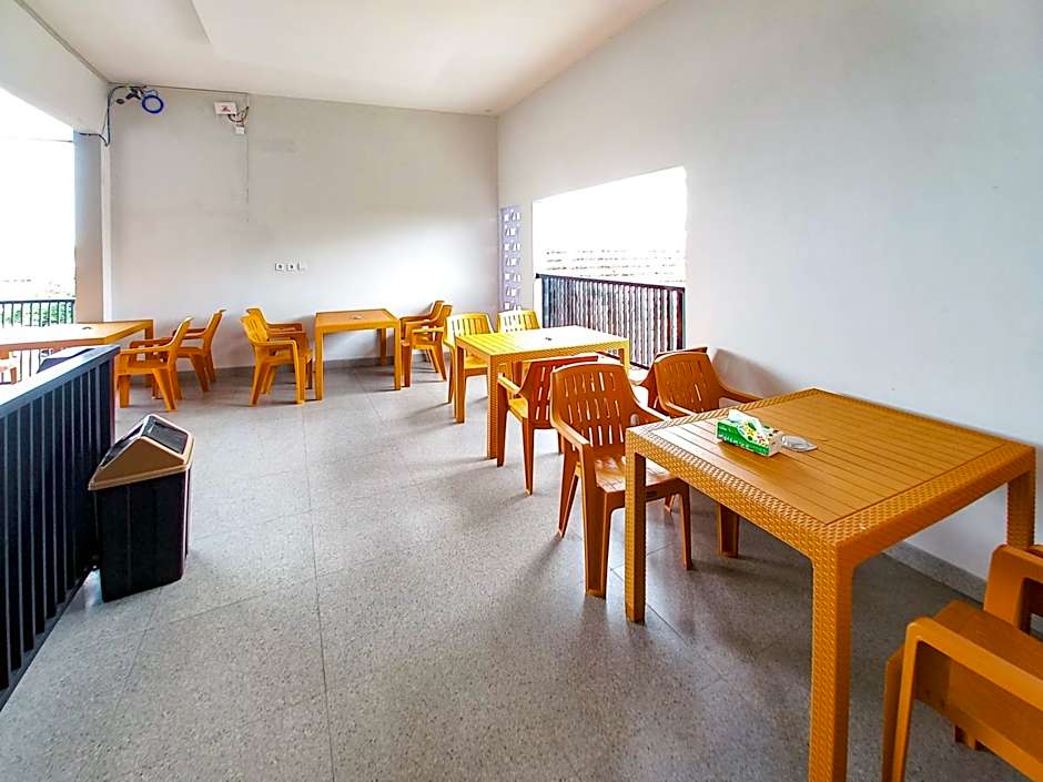 RedDoorz Plus Syariah at Umyas Hotel near Terminal Anjuk Ladang Nganjuk