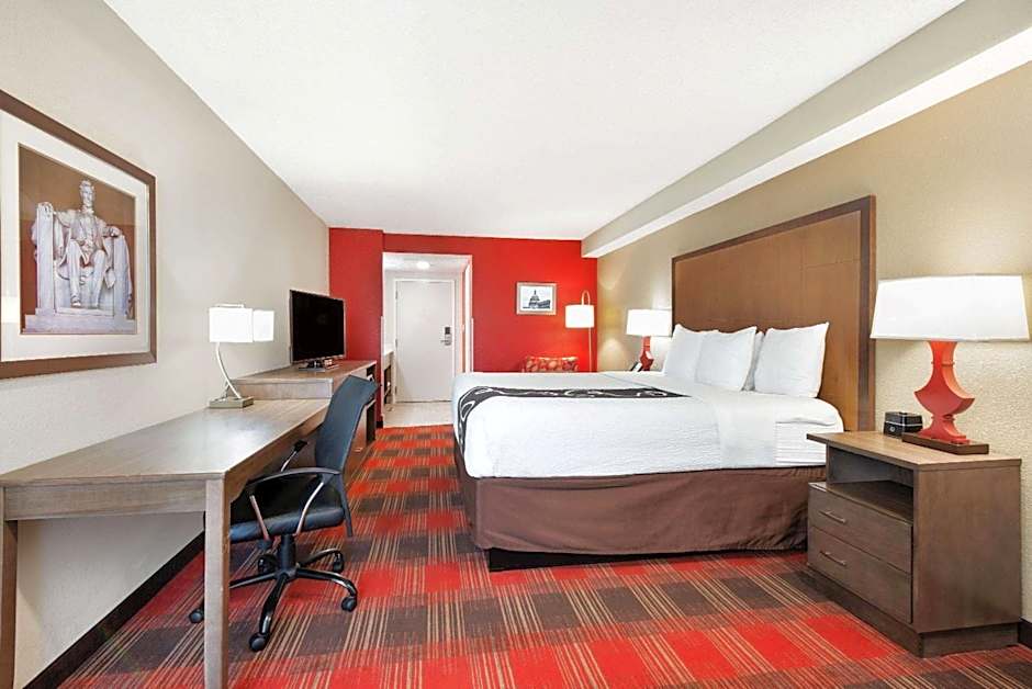 La Quinta Inn & Suites by Wyndham DC Metro Capitol Beltway