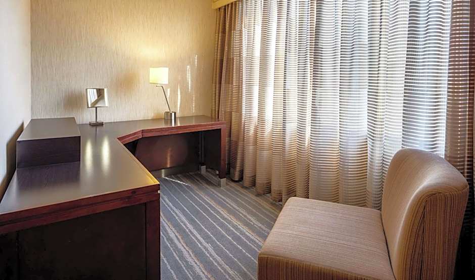 DoubleTree Suites By Hilton Minneapolis