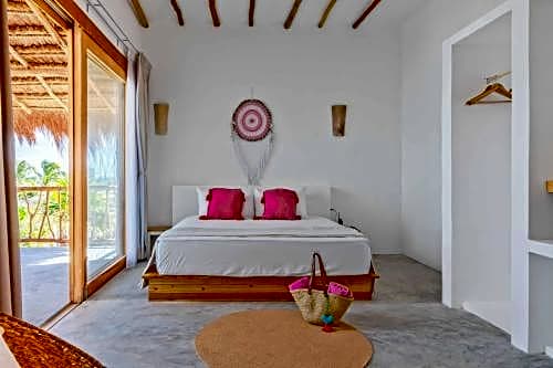 Punta Blanca Beachfront Suites