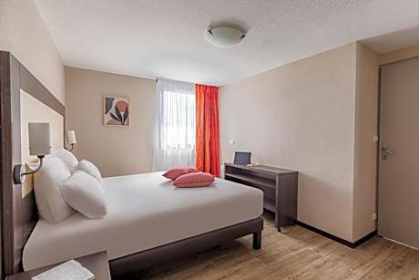Superior One Bedroom Apartment