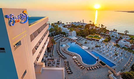 Theo Sunset Bay Hotel