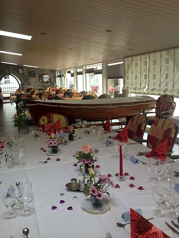 Hôtel du Port - Free Parking - Breakfast included