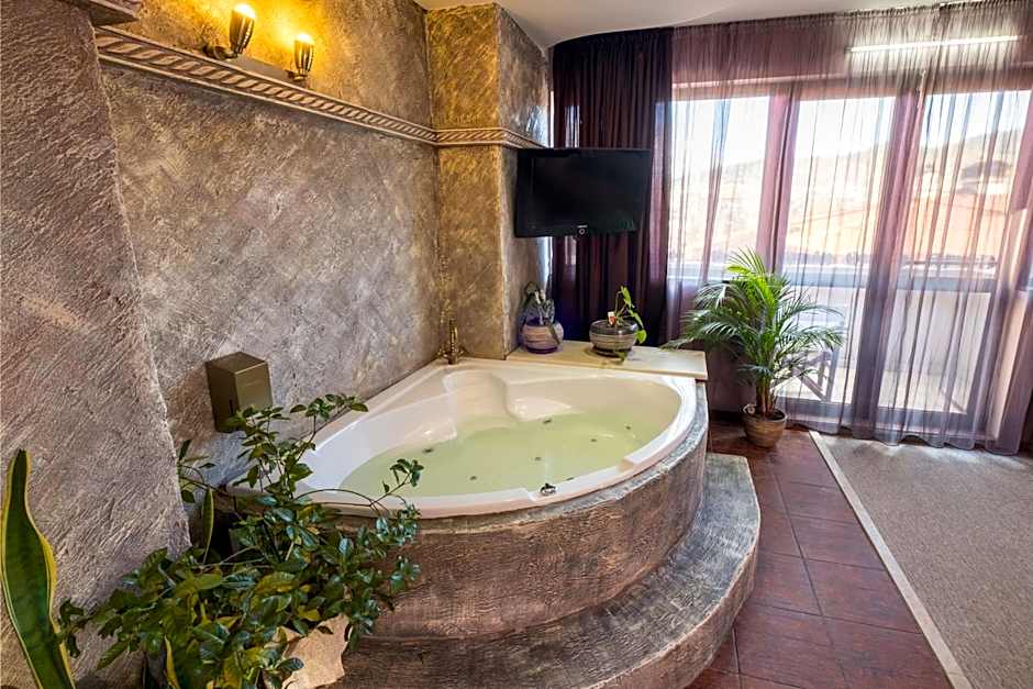 Хотел Том и Нези Класик