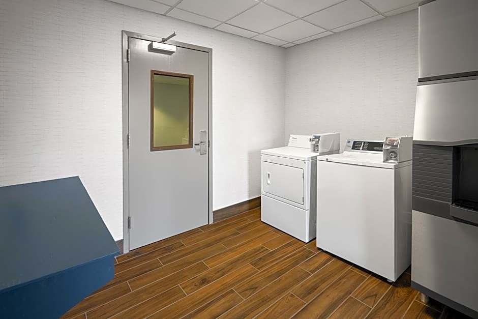 Spark by Hilton Decatur