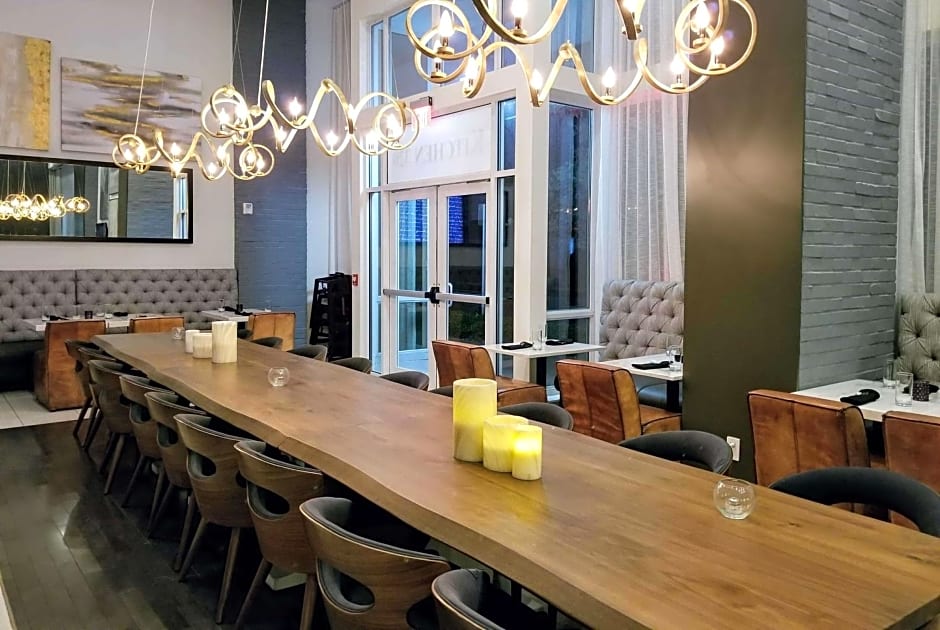 TRYP by Wyndham Savannah