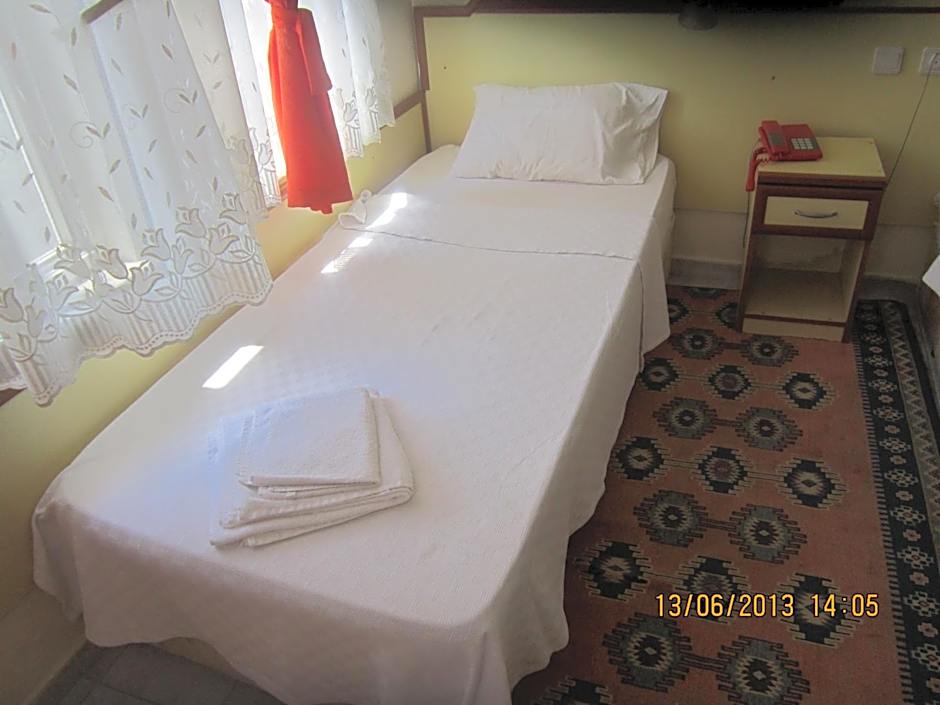 Red Rose Hotel