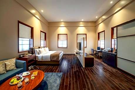 Premier Club Room - 10% off on Laundry and Travel desk