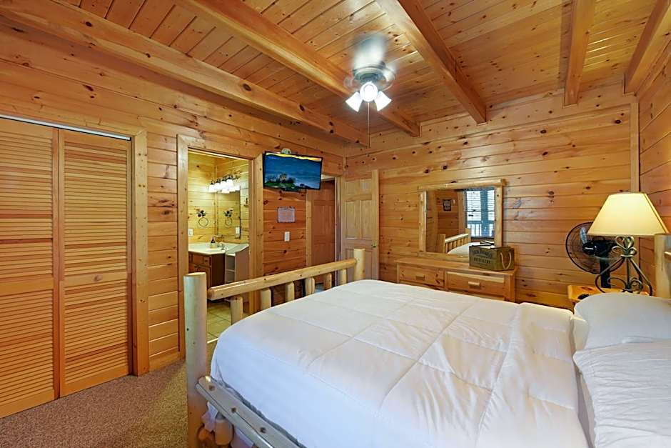 Ryes and Shine Bootlegger's Cabin! Hot Tub* Pool* Arcade* Billiards *EV * Pet Friendly