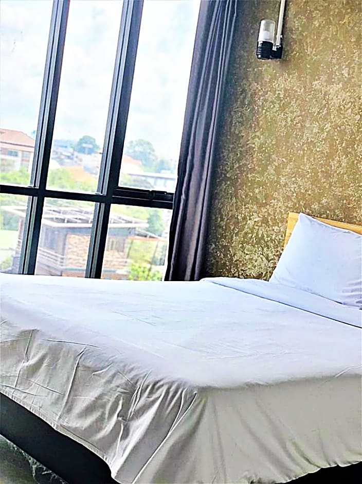 IZEN Budget Hotel & Residences (Plus)