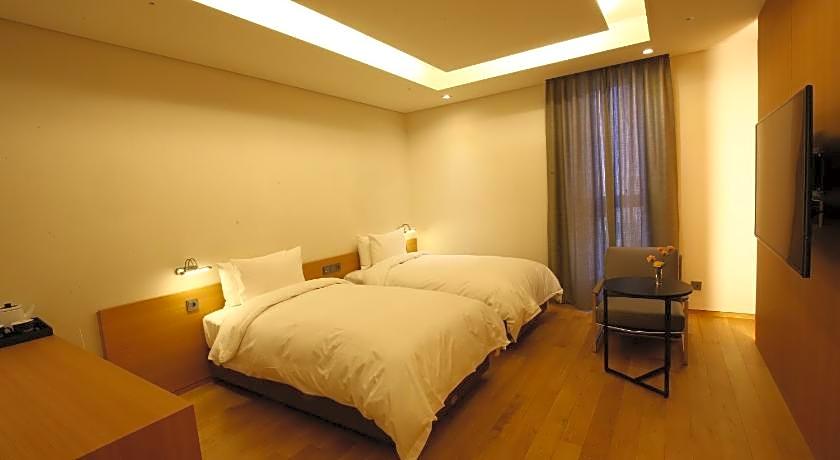 Hotel East9