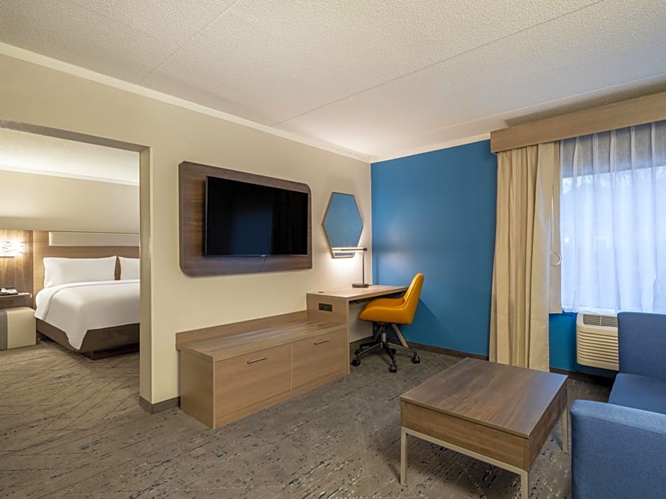 Holiday Inn Express & Suites Greensboro - (I-40 @ Wendover) By IHG