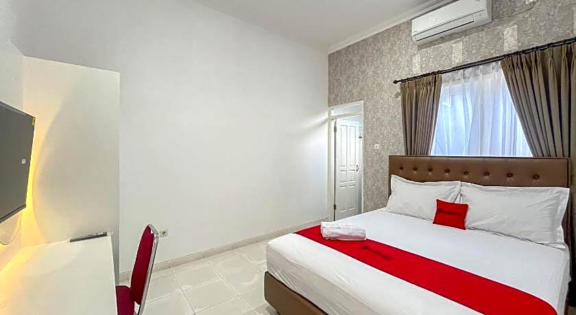 RedDoorz @ Griya Martha Sumber Solo