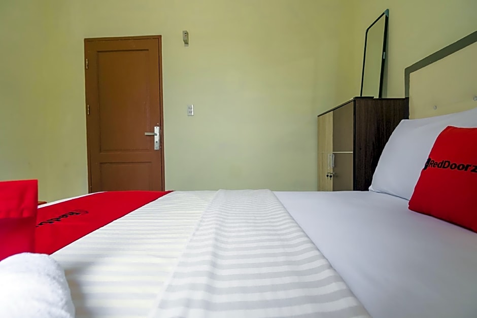 RedDoorz near Politeknik Negeri Medan