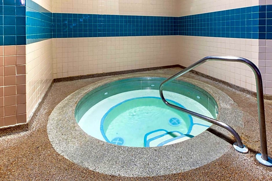 Days Inn & Suites by Wyndham Grand Rapids Near Downtown