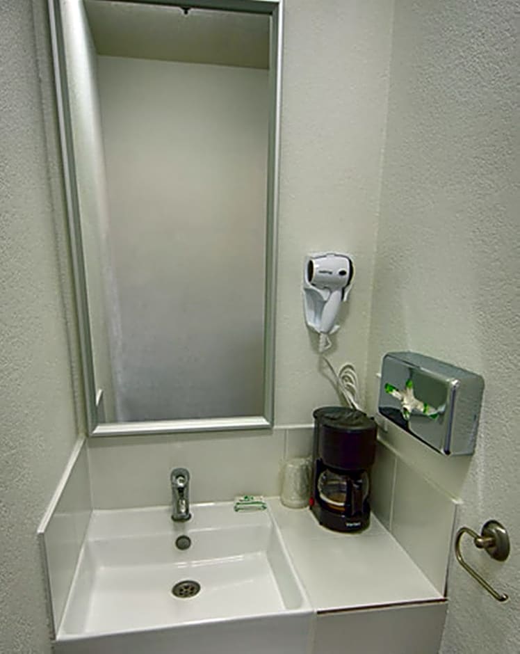 Budget Inn