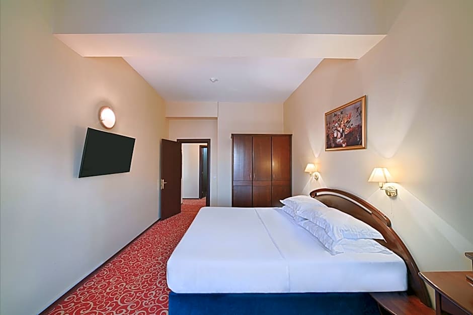 Central Hotel