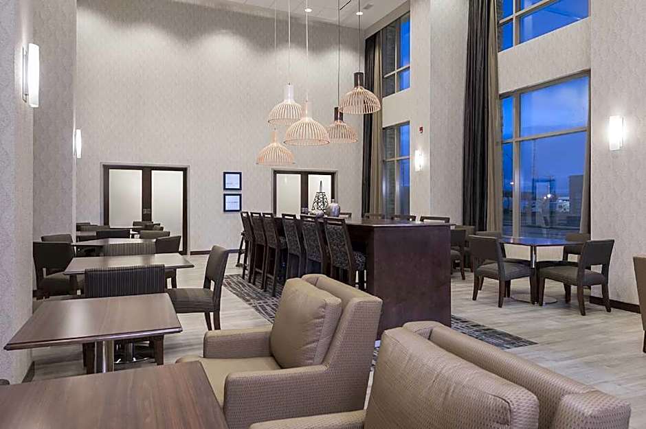 Hampton Inn & Suites by Hilton Airdrie