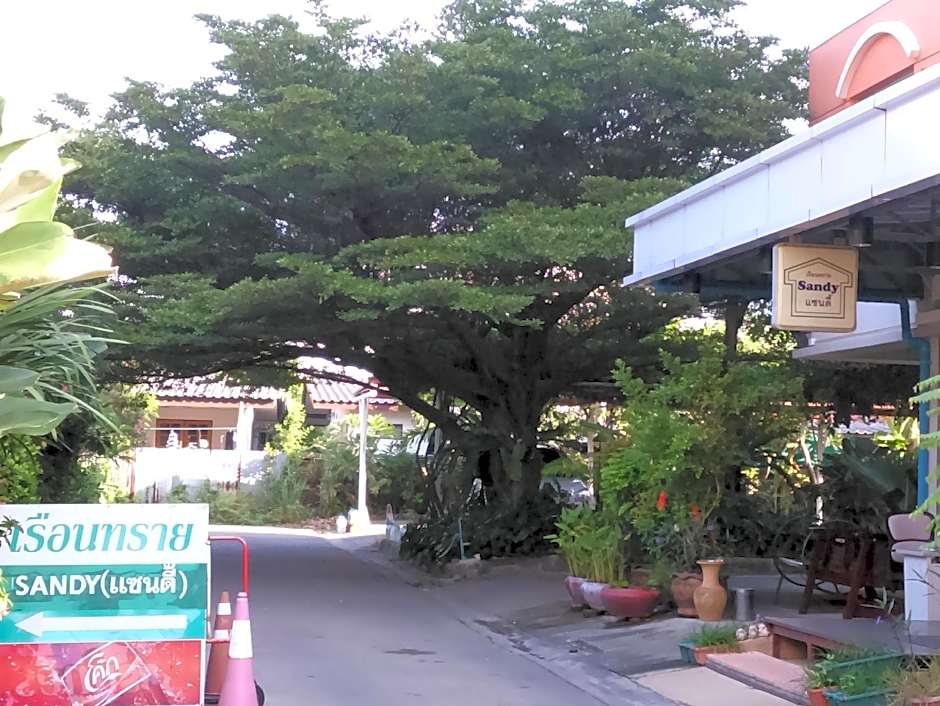 Sandy Serviced Apartment