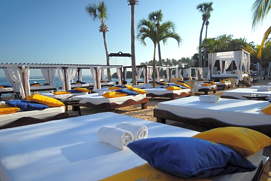 Lifestyle Crown Residence Suites