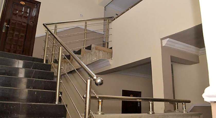 Aquatic Suites & Lounge