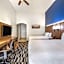 La Quinta Inn & Suites by Wyndham Alvin