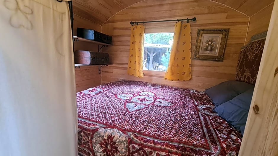 La roulotte au coeur du maquis