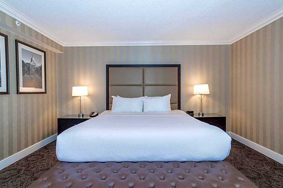 Sandman Signature Edmonton Downtown Hotel