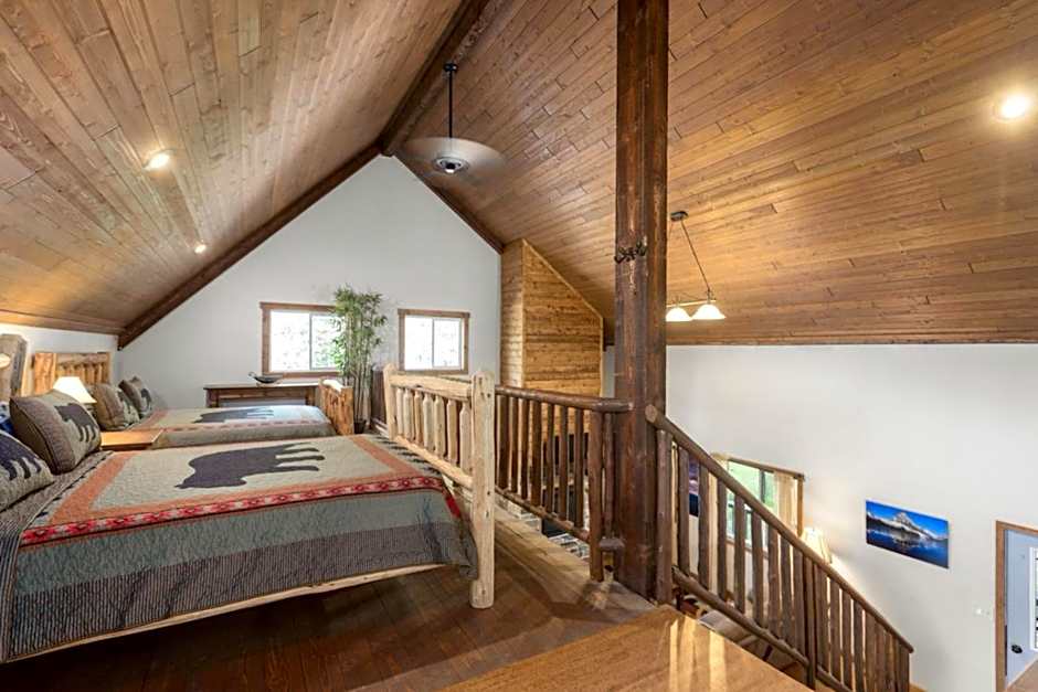 Summit Mountain Lodge and Steakhouse