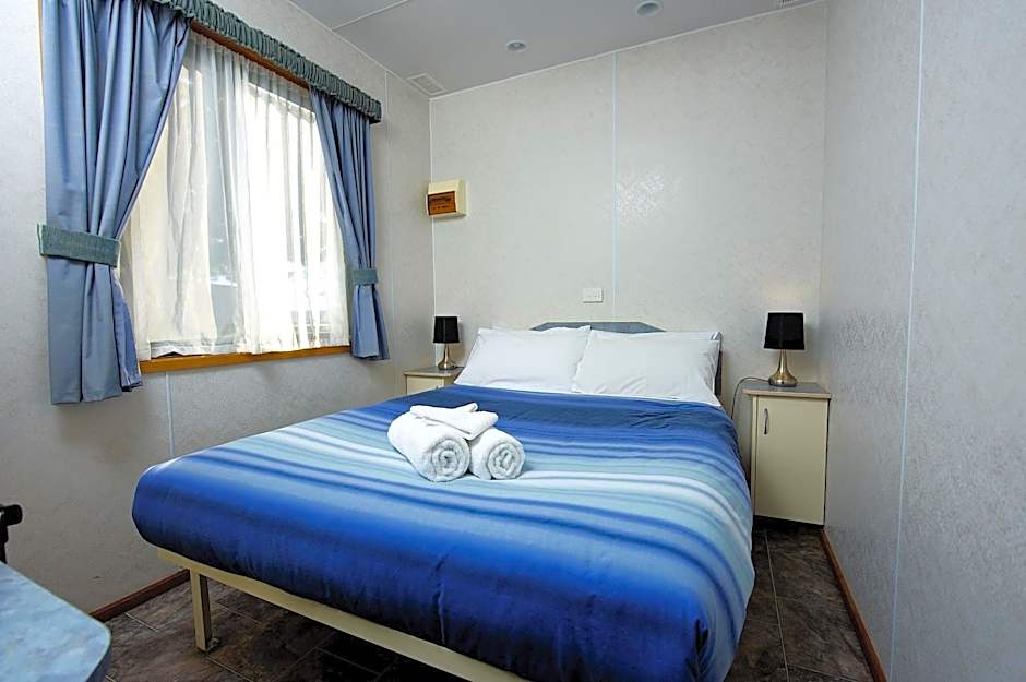 Lakes and Craters Holiday Park