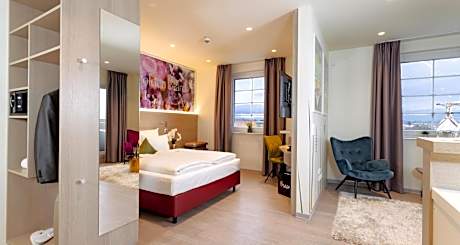 Executive Penthouse Suite with Roof Terrace and Whirlpool