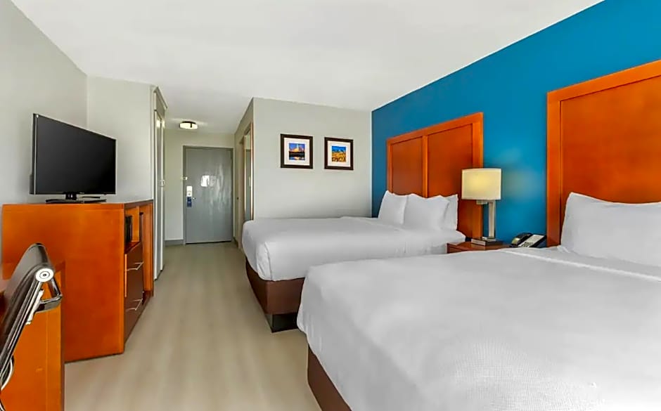 Photo 1 of 2 of 2 Queen Beds Suite, Accessible