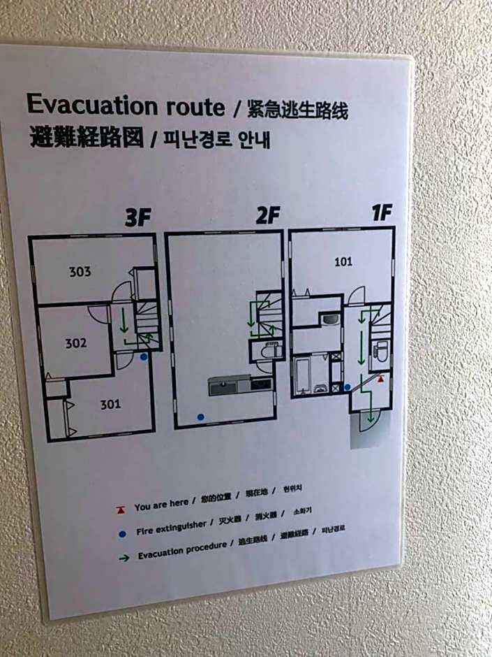 Shinokubo guest house , near shinjuku 100 square meters, 4 bedrooms, 1 living room 1kitchen 2toilet 1bathroom washmachine