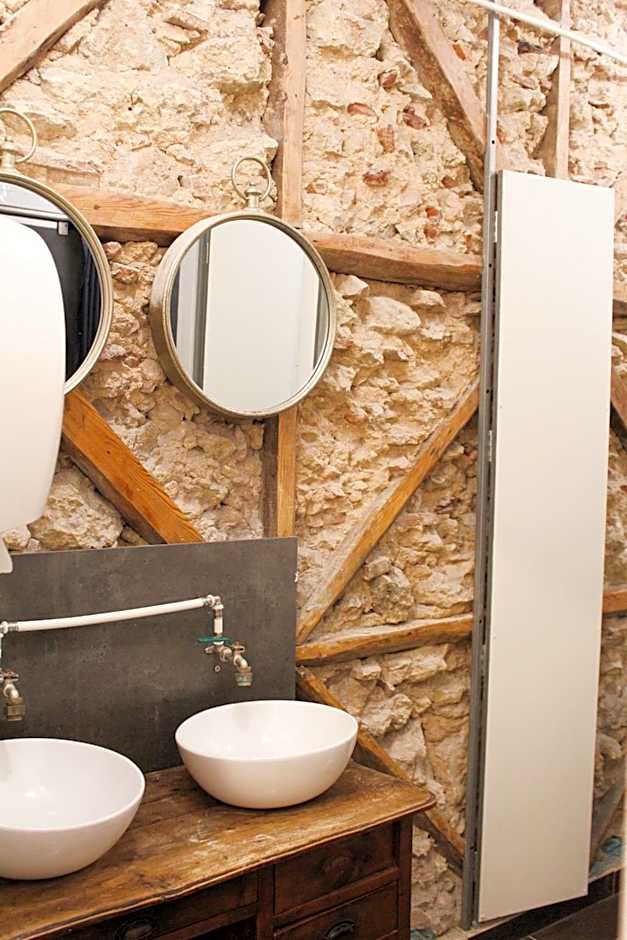 Alface Hall Hostel & Bar