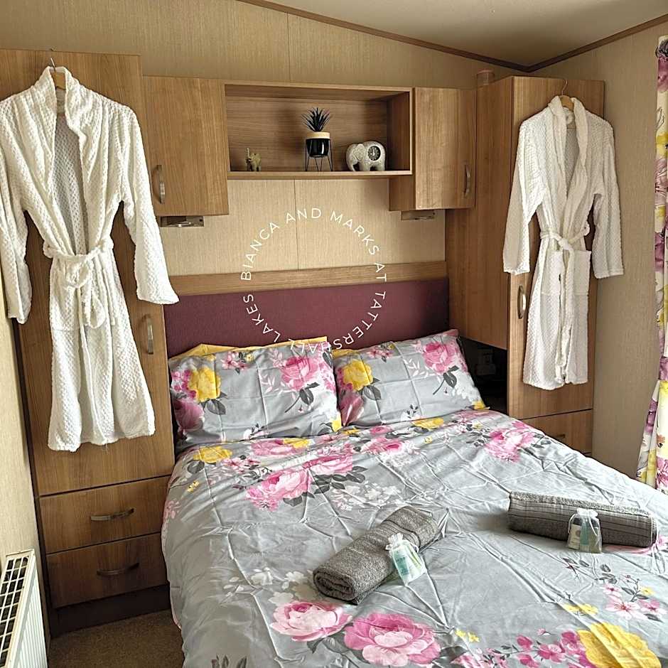 Bianca and marks 8 berth Caravan with Hot tub