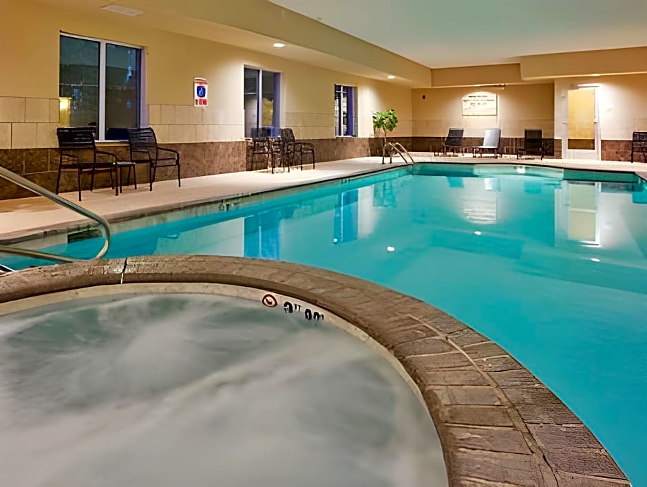 Holiday Inn Express Topeka North By IHG