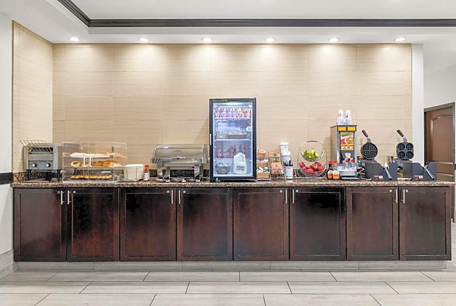 La Quinta Inn & Suites by Wyndham Auburn