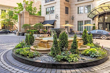 Waldorf Astoria By Hilton Chicago
