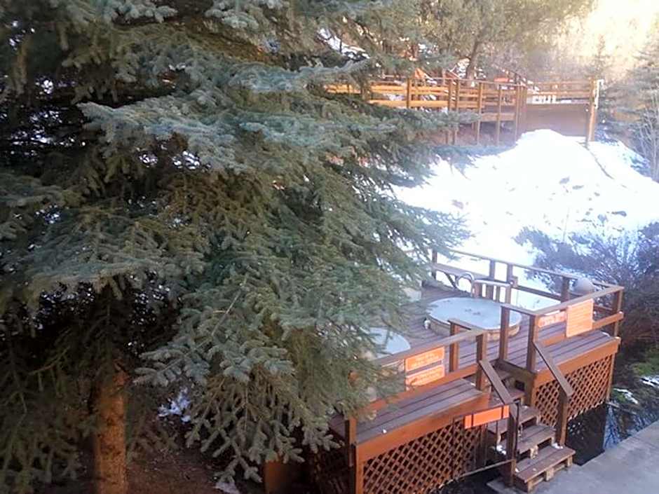 Box Canyon Lodge and Hot Springs