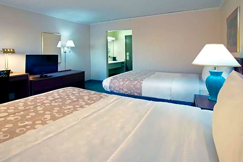 Norwood Inn & Suites Indianapolis East Post Drive