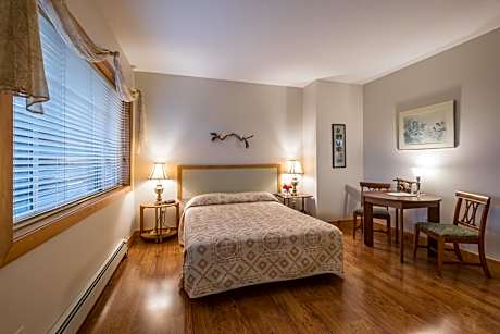 Queen Room with Garden View