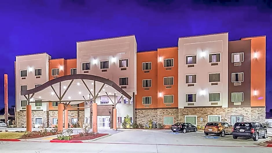 Del-Mar Airport Inn & Suites