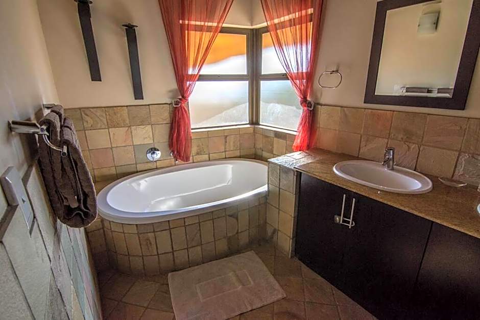 Zebula Golf and Wildlife Estate - Jackals Call Pax 8 - Moi Signature Luxury villa