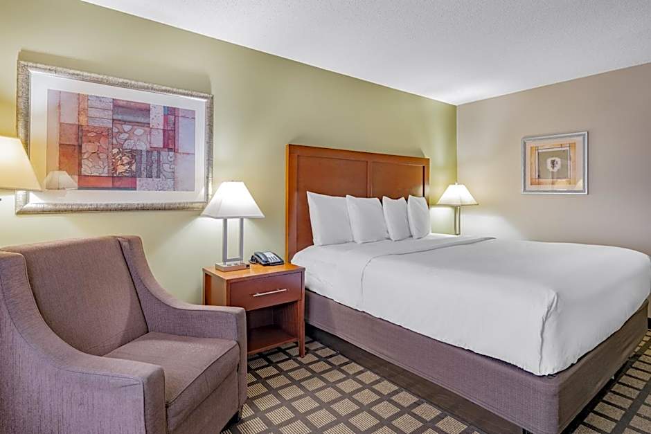 Photo 1 of 6 of 1 King Bed, Accessible