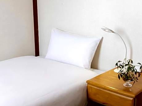 Single Room - Non-Smoking - WiFi