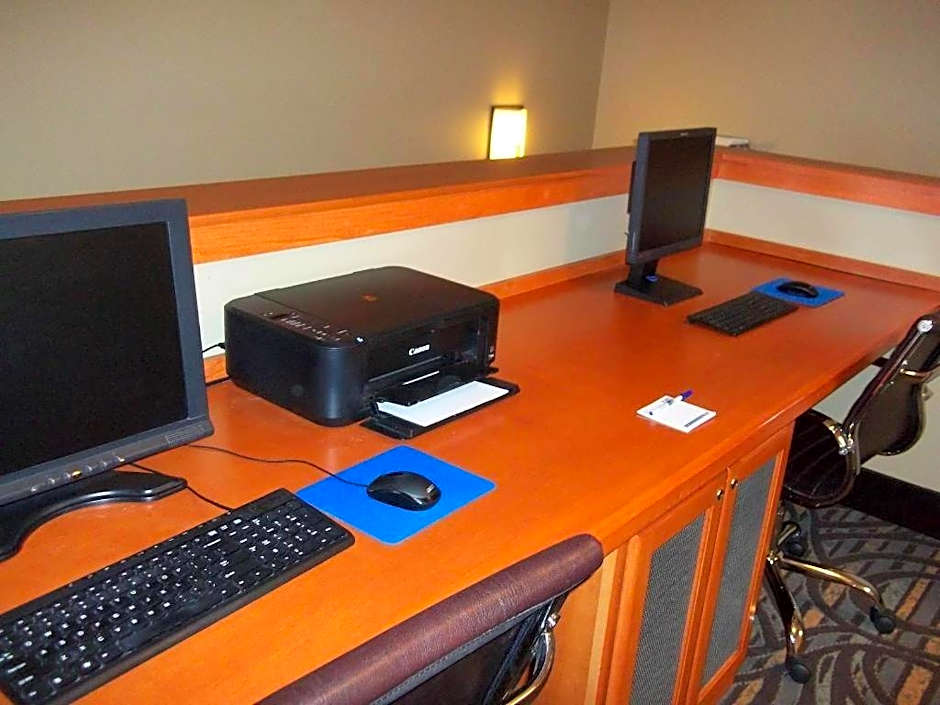 Holiday Inn Express & Suites Winner By IHG