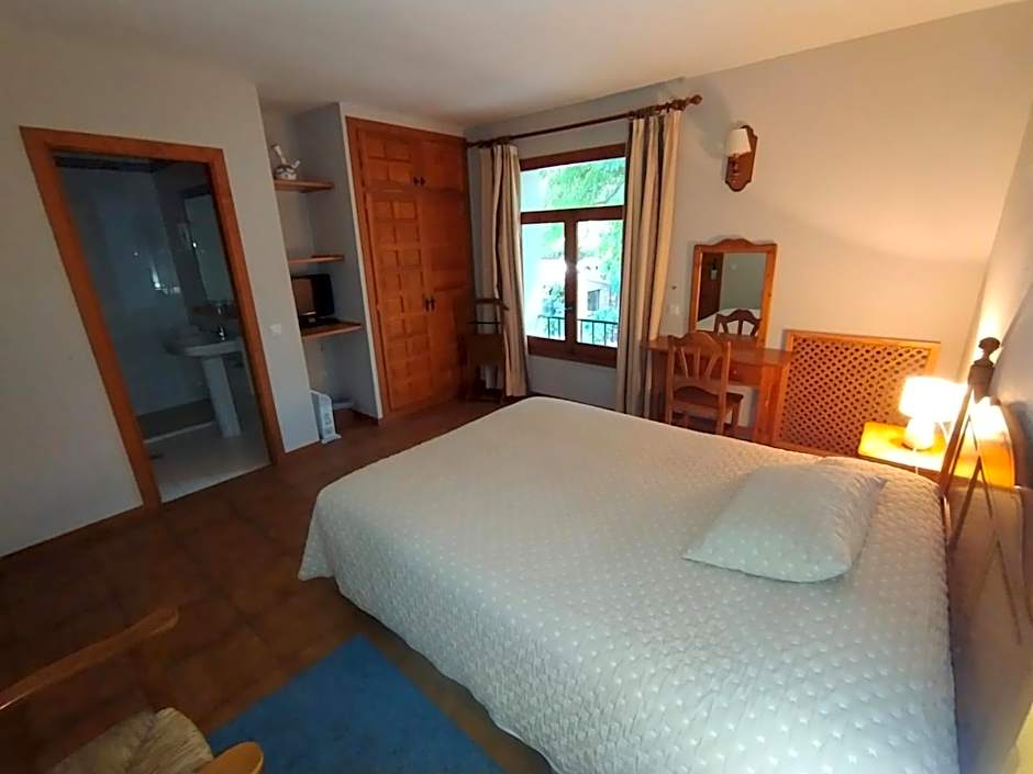 Photo 1 of 5 of 1 Double Bed or 2 Beds