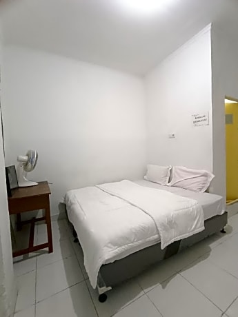 SPOT ON Room without Air Conditioning