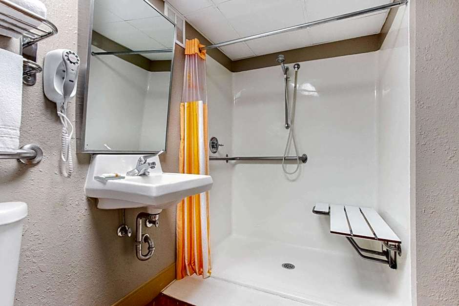 La Quinta Inn & Suites by Wyndham Indianapolis South