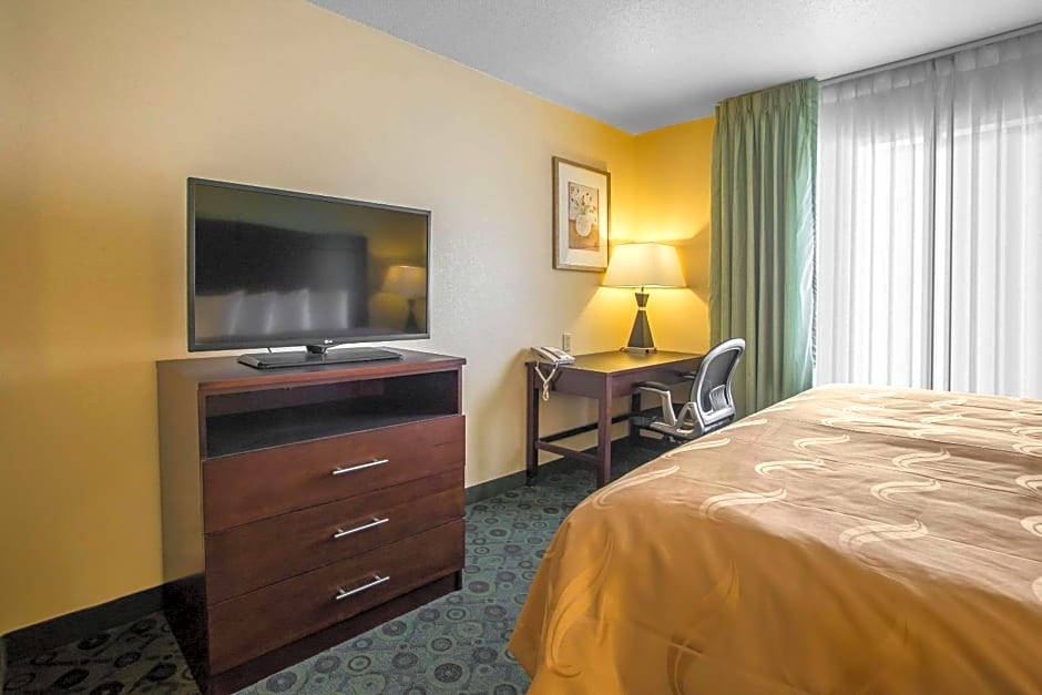 Quality Inn & Suites Bloomington I-55 and I-74